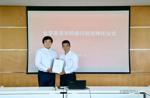 在江苏金坛,晨风集团董事长尹国新先生热情欢迎了培训班学员