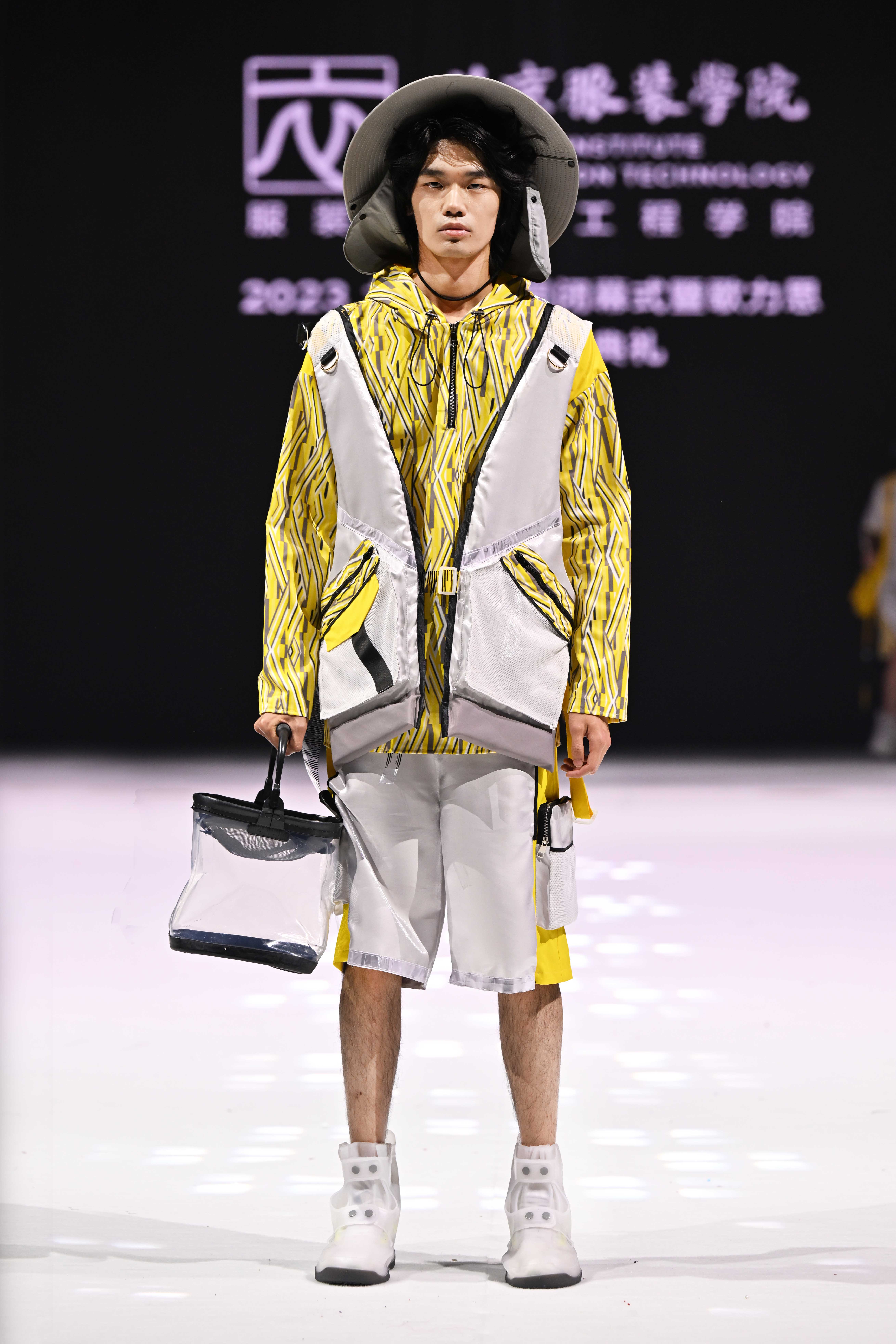 于洋《轻启》.jpg