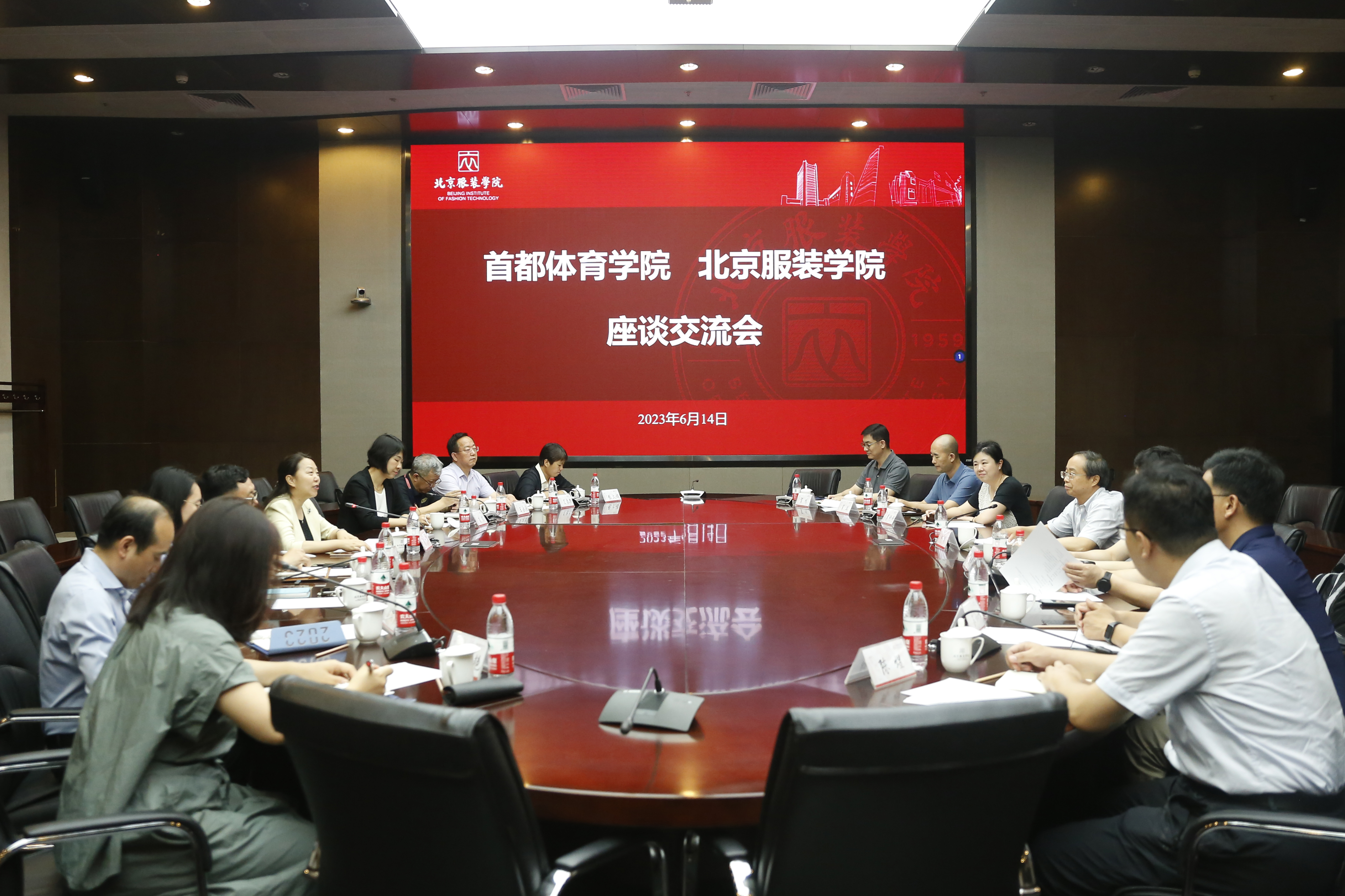 座谈.jpg