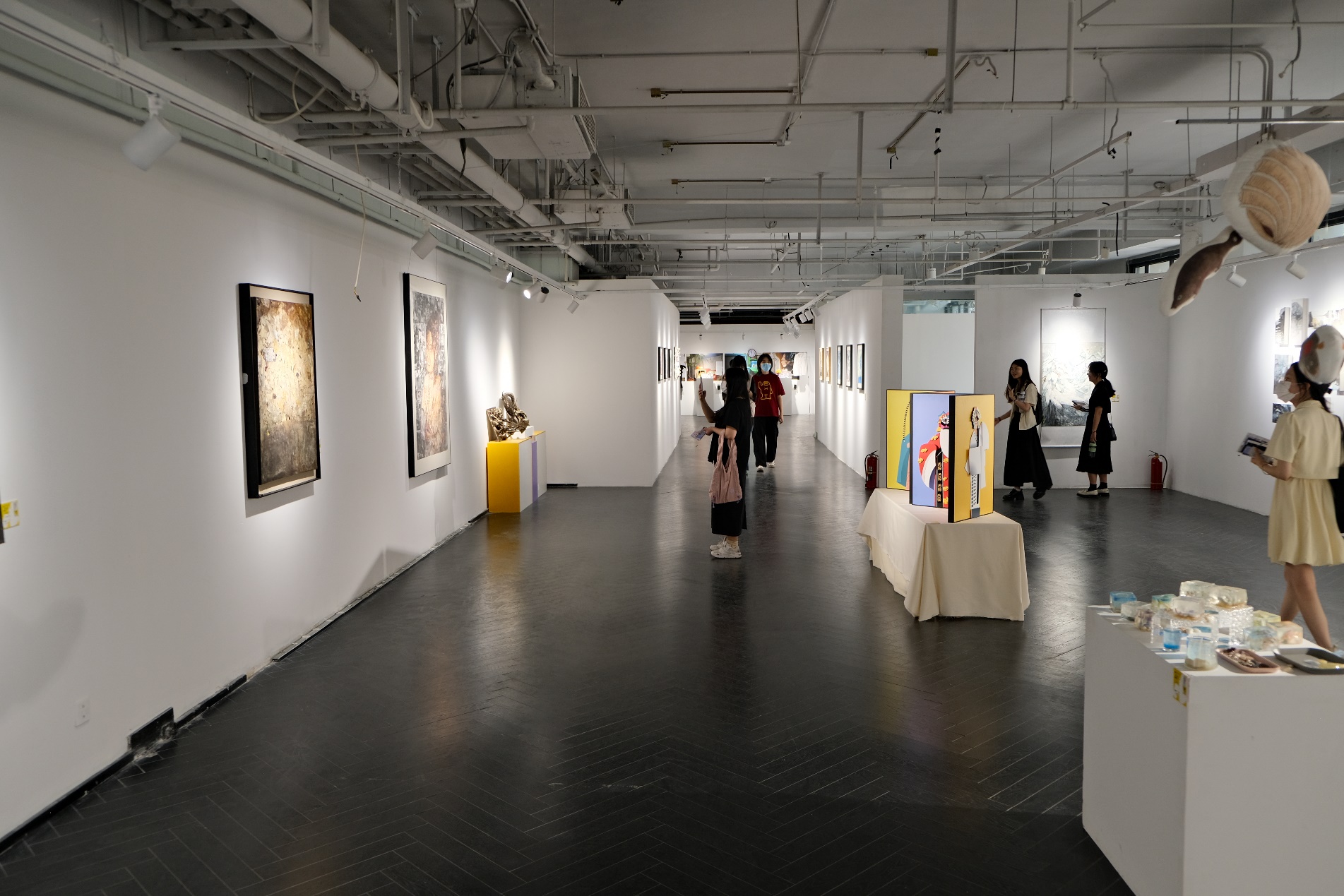 46美术学院土城空间一层展区实景.jpg