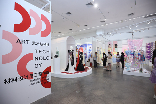 21材料设计与工程学院展区空间设计展览实景｜艺术楼内展厅_副本.jpg