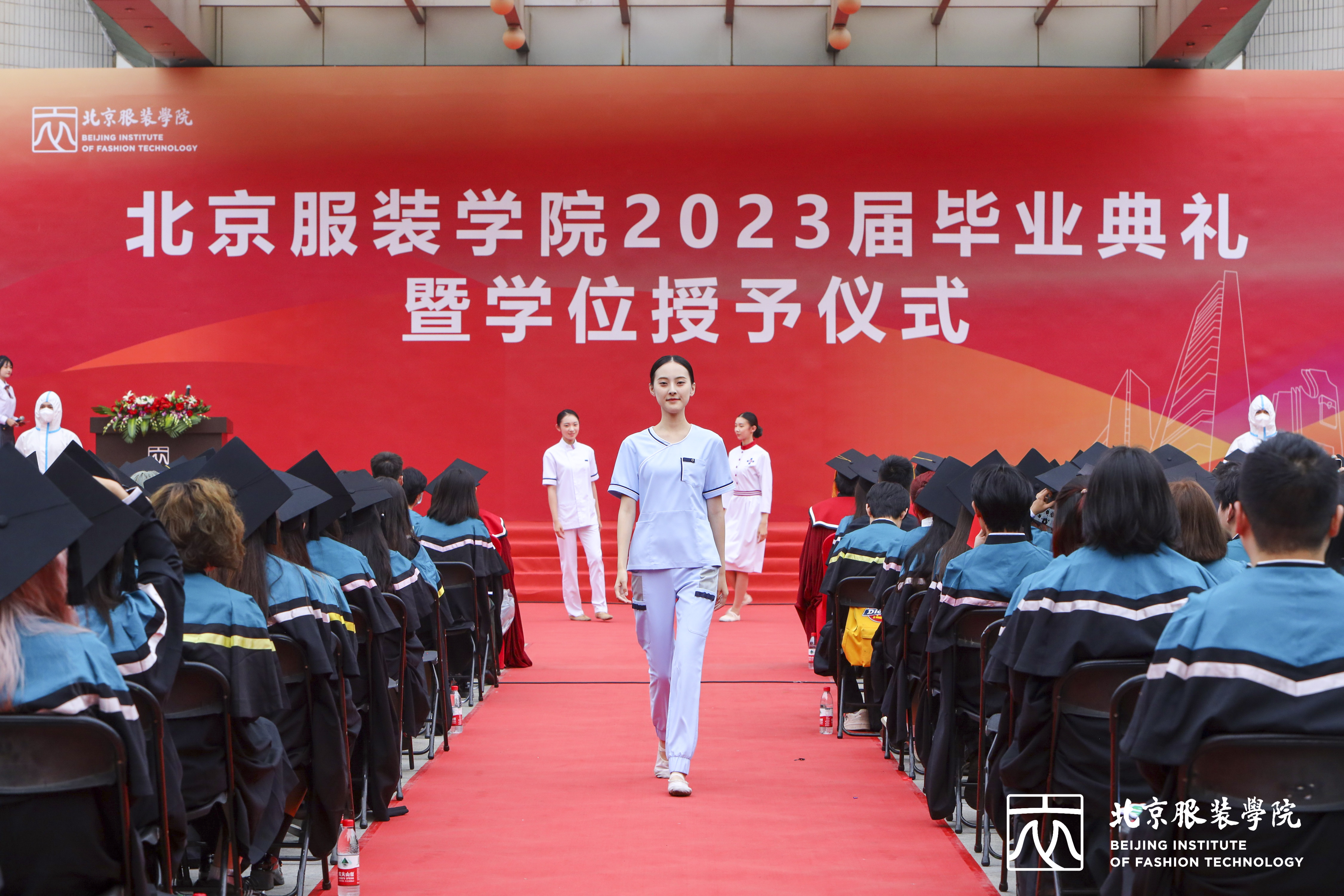 “以梦为马——大学四年情景回顾”服装走秀.jpg