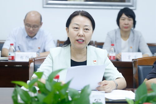 2.周志军代表党委领导班子做民主生活会作对照检查_副本.jpg