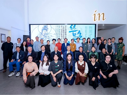 图1 嘉宾合影留念.jpg