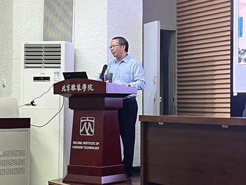 北京化工大学研究生院常务副院长  徐斌教授做专题讲座.jpg