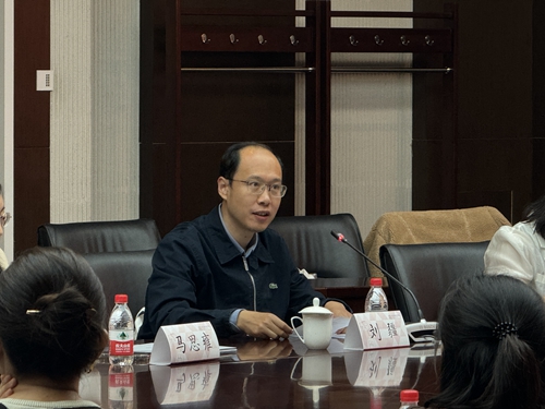 商学院党委书记刘疆致辞.jpg