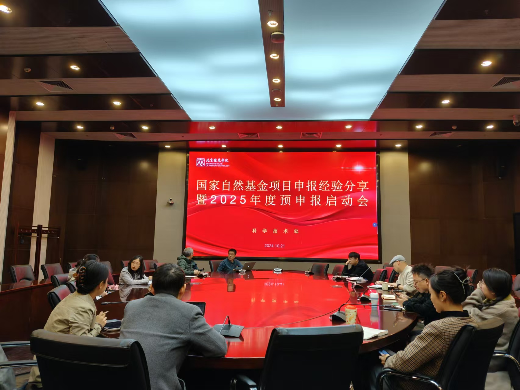 讲座现场.jpg