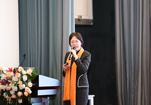 朱美芳教授演讲.jpg